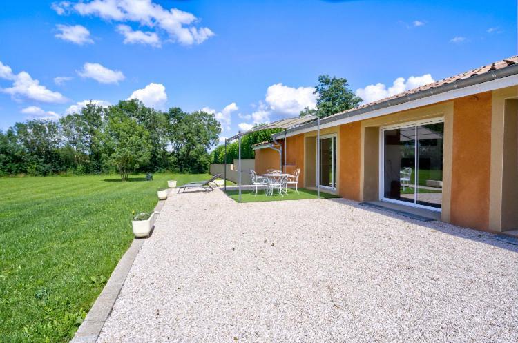 Domaine Des Jardins De La Saone Hotel Турню Екстериор снимка